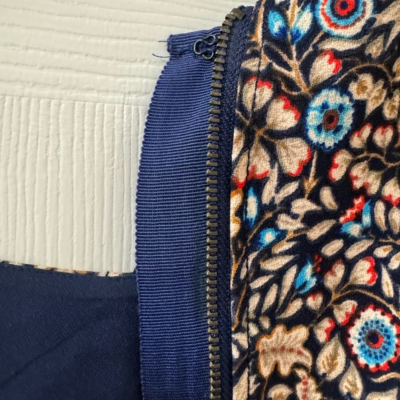 SOLD 💙 Anthropologie Mauve Floral Pattern With Blue Background Dress - Size 10 - Picture 8 of 12